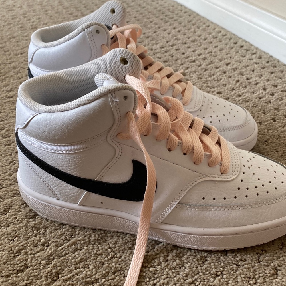 Mid Nike court